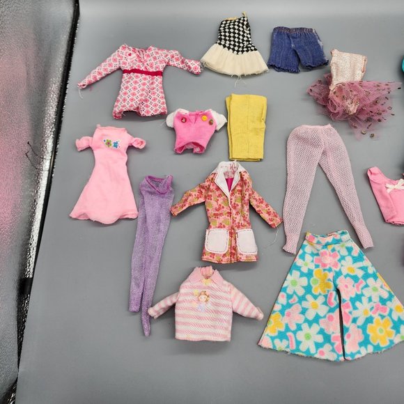 Vintage Barbie Clothes Lot - 30 Pieces + 3 Shoes - Some Need Repair - Rare - Picture 6 of 11